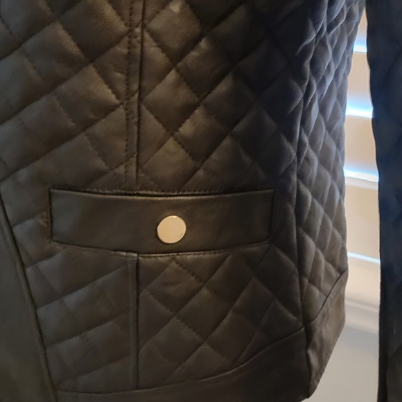 FAUX LEATHER BLACK FITTED BLAZER/JACKET - Picture 4 of 4